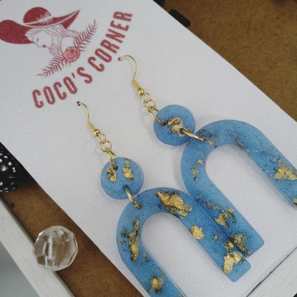 Blue and gold handcrafted resin earrings - Picture 5 of 6